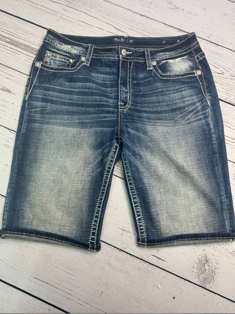 Womens Miss Me Curvy Bermuda Shorts  Size 32